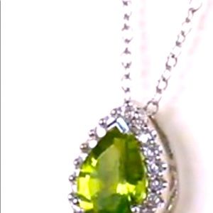 14k white gold and peridot 0.7 ct diamond necklace